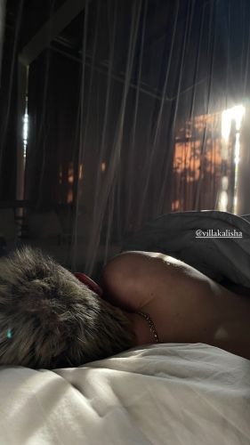Abril / April
